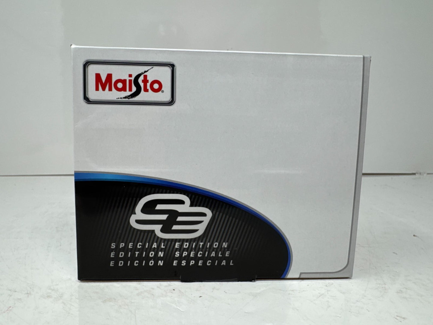 Maisto 2016 Chevrolet Camaro SS (Orange) Special Edition 1:18 Diecast