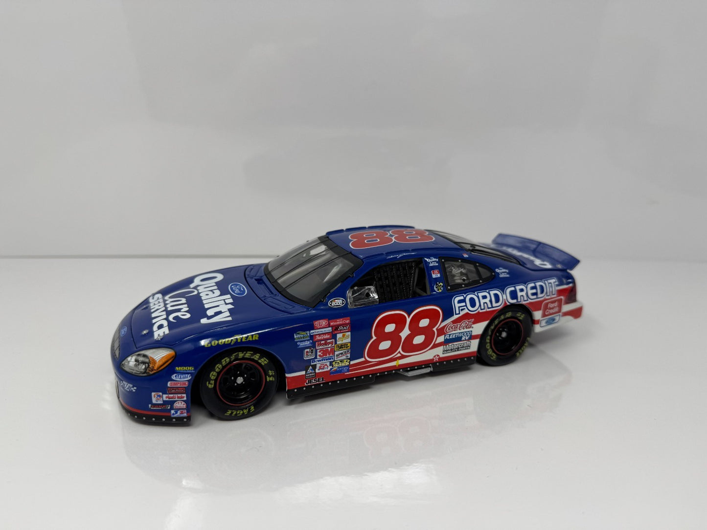Action NASCAR Dale Jarrett #88 Quality Care 2000 Ford Taurus 1:24 Diecast