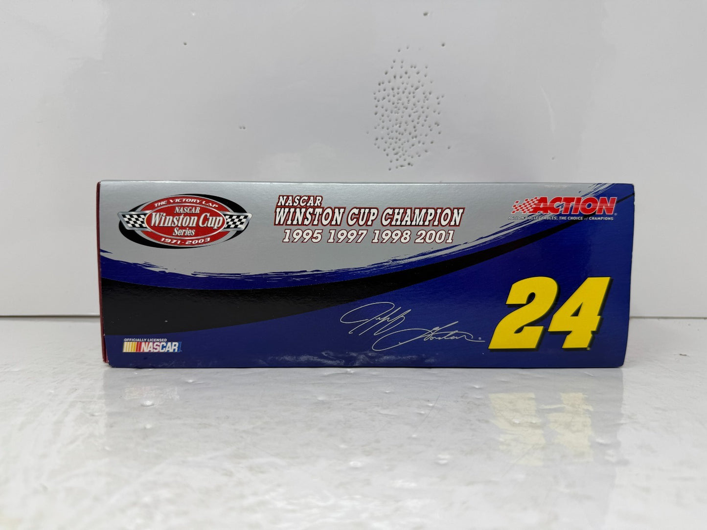 Action Nascar #24 Jeff Gordon Dupont Victory Lap 2003 Monte Carlo 1:24 Diecast