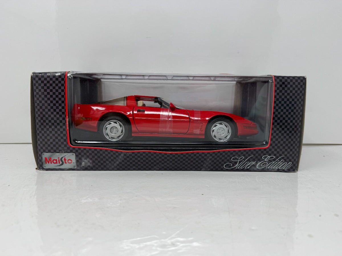 Maisto 1996 Chevrolet Corvette Coupe Silver Series 1:18 Diecast