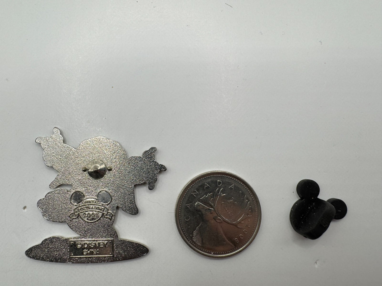 Disney Giant Stitch Deluxe Pin & Red Lanyard Starter Trading Pin DC1S9