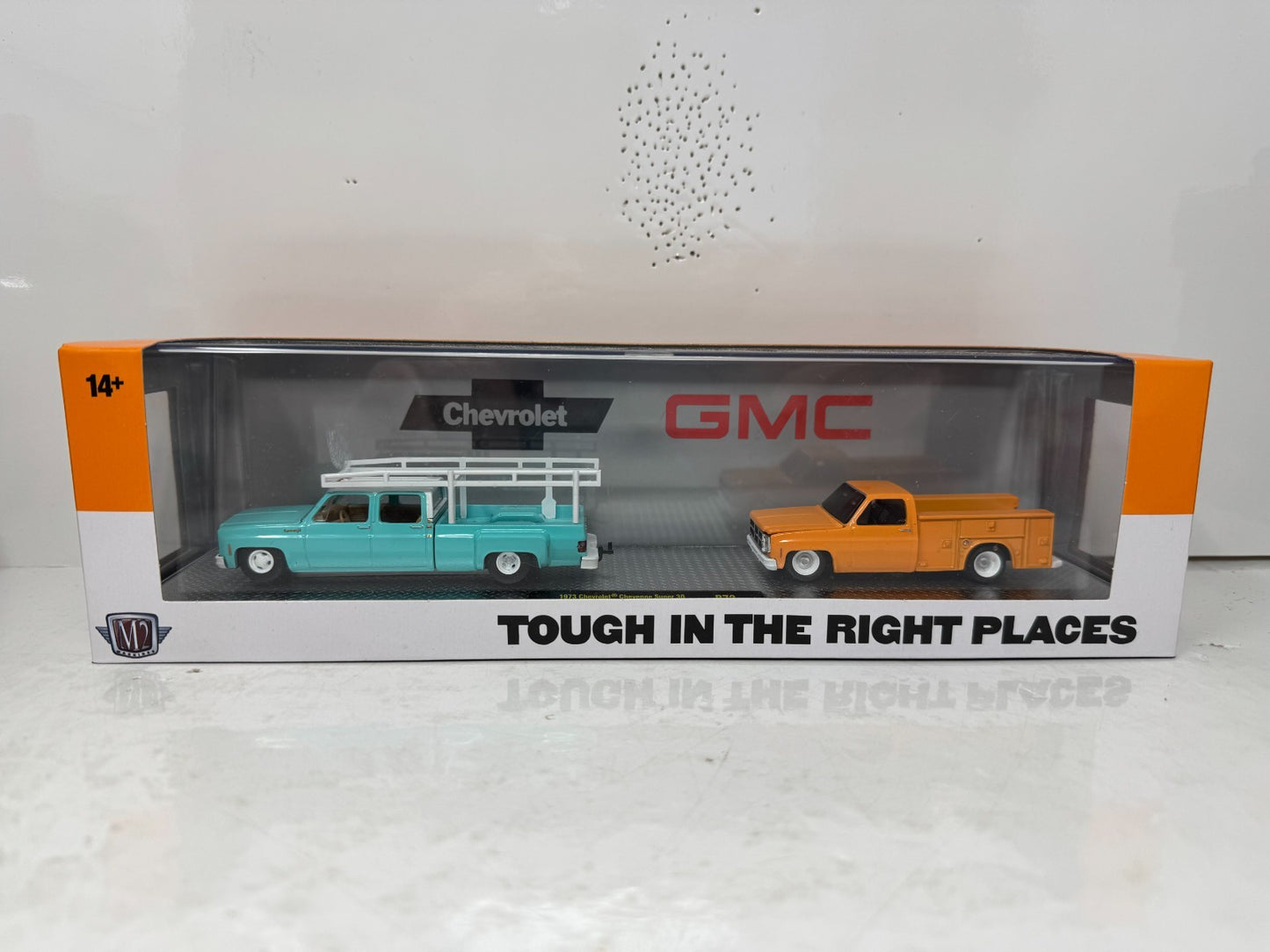M2 Machines Auto Haulers 1973 Chevrolet Cheyenne Super & GMC Sierra 1:64 Diecast