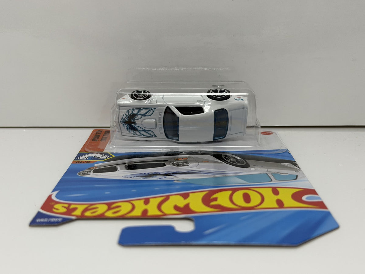 Hot Wheels Muscle Mania 1973 Pontiac Firebird 1:64 Diecast White