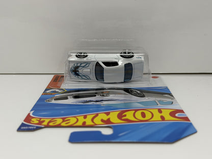 Hot Wheels Muscle Mania 1973 Pontiac Firebird 1:64 Diecast White