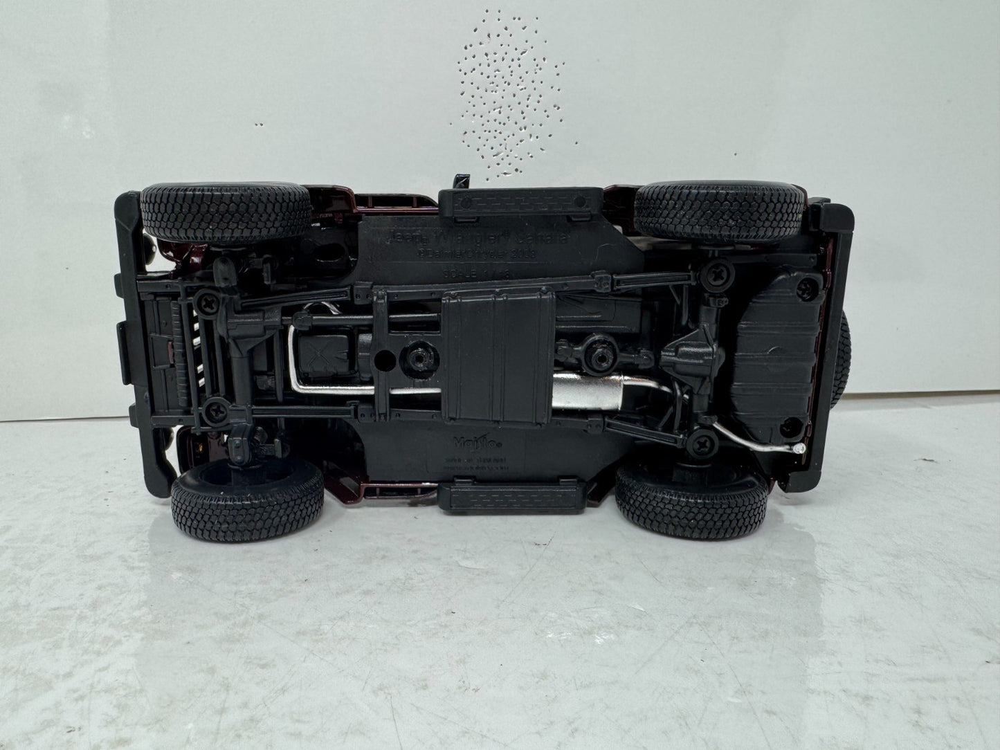 Maisto Special Edition Jeep Wrangler Sahara 1:18 Diecast Maroon Car