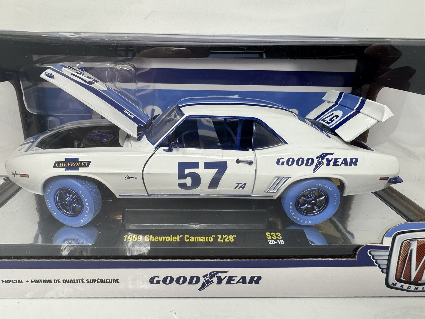 M2 Machines Goodyear 1969 Chevrolet Camaro Z28 CHASE 1:24 Diecast