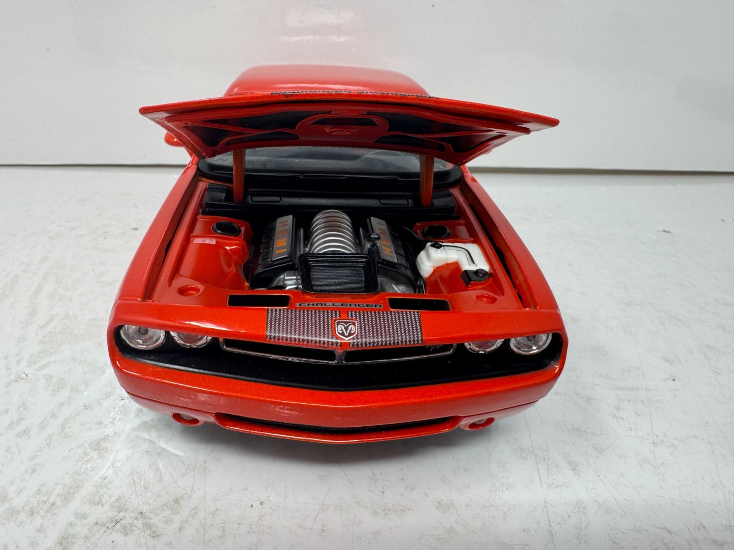 Maisto 2006 Dodge Challenger Concept 1:18 Diecast Special Edition