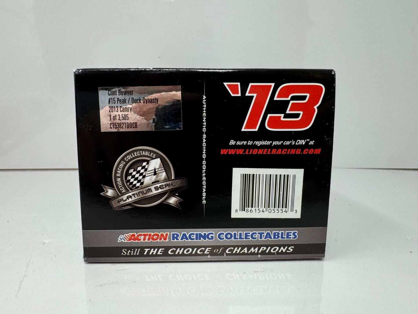 Action NASCAR Clint Bowyer #15 Peak Duck Dynasty 2013 Toyota Camry 1:24 Diecast