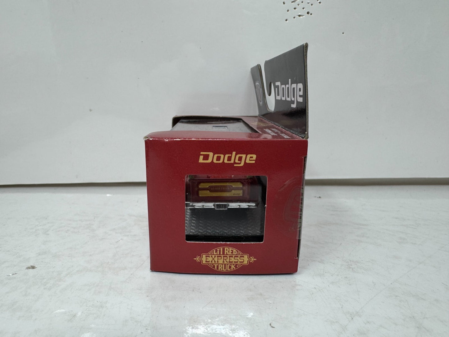 M2 Machines 1978 Dodge Adventurer 150 Li’l Red Express Truck 1:64 Diecast
