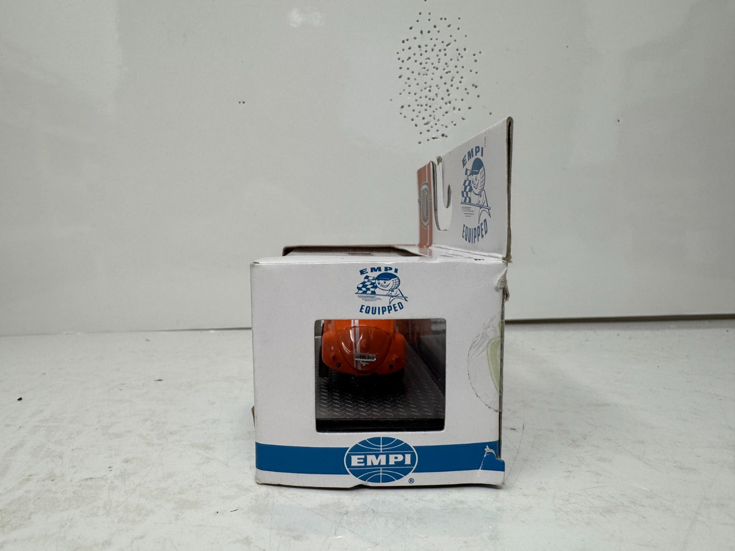 M2 Machines EMPI 1956 Volkswagen Beetle Deluxe U.S.A. Model 1:64 Diecast