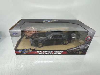 Jada Smokey and the Bandit 1977 Pontiac Firebird w/ Replica Buckle 1:24 Diecast