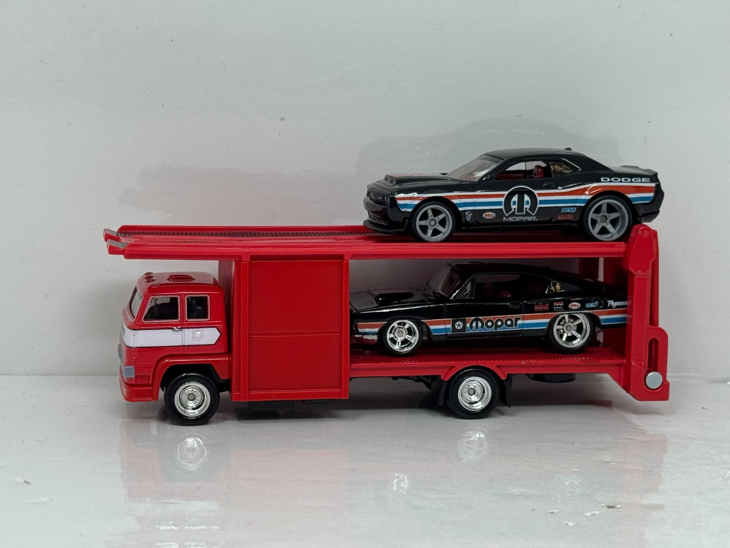 Hot Wheels Premium 1968 Hemi Cuda & 2018 Dodge Challenger SRT Demon 1:64 Diecast