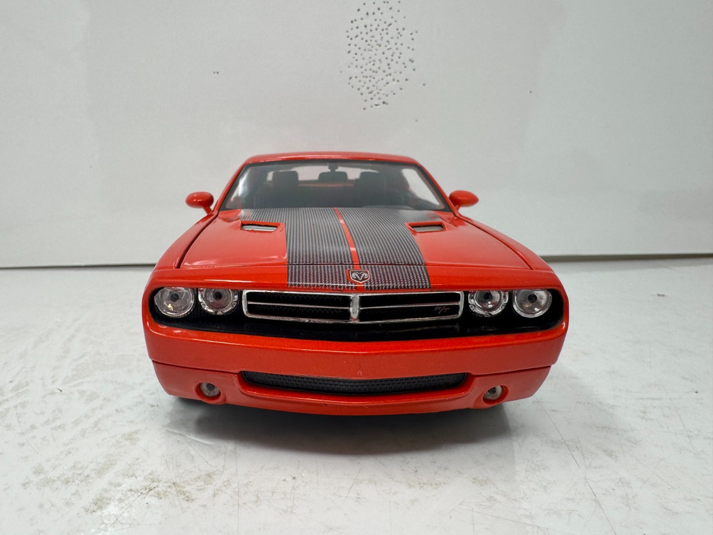 Maisto 2006 Dodge Challenger Concept 1:18 Diecast Special Edition