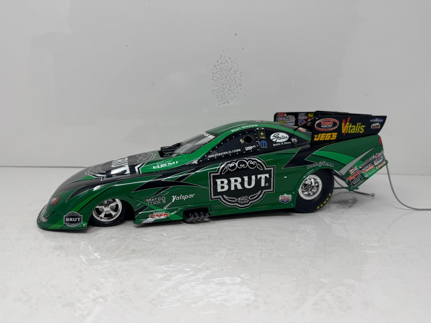 Milestone Ron Capps NHRA Brut 2005 Dodge Stratus Funny Car 1:16 Scale