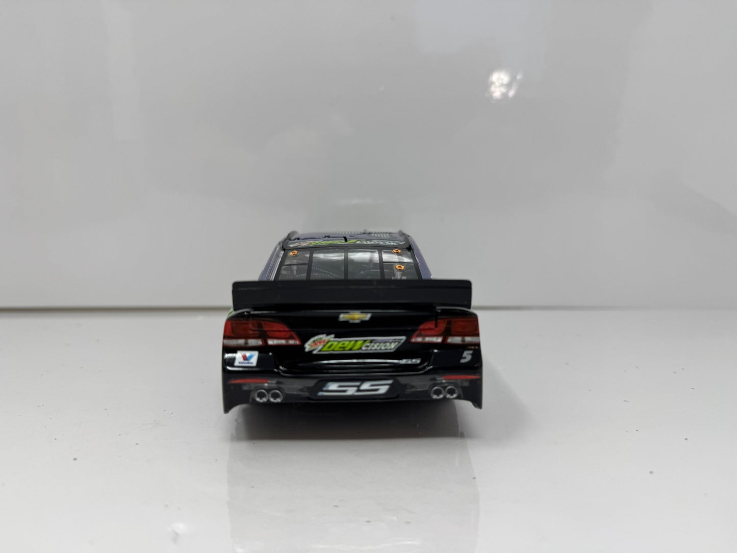 Lionel NASCAR Kasey Kahne #5 Mountain Dew Pitch Black 2016 SS 1:24 Diecast