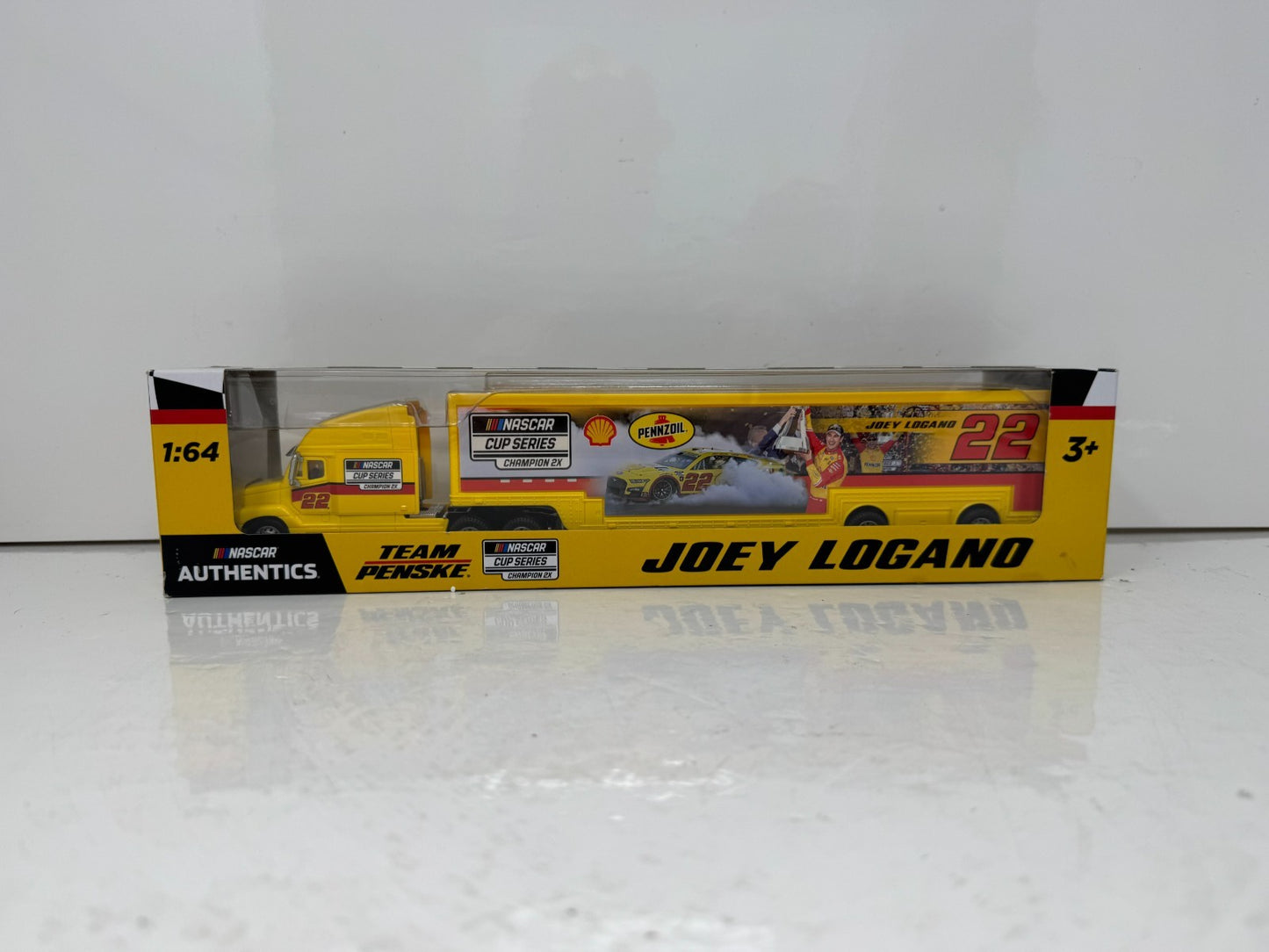 Lionel Nascar Hauler #22 Joey Logano Penske Cup Series Champion 2x 1:64 Diecast