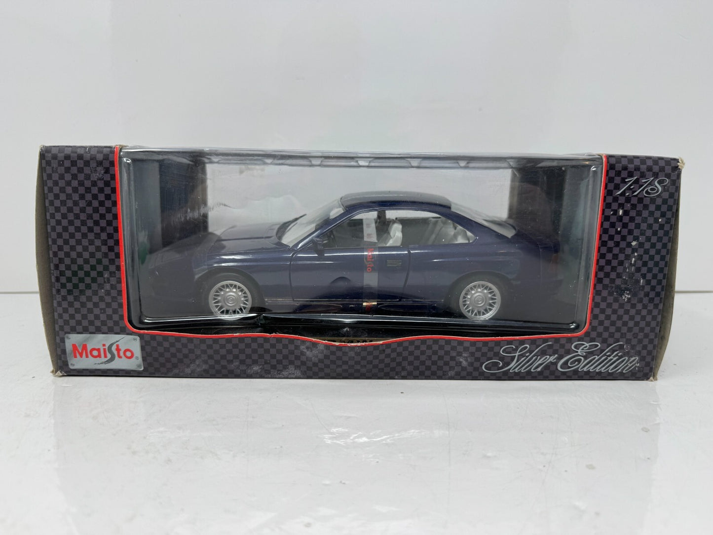 Maisto 1990 BMW 850i Silver Series 1:18 Diecast