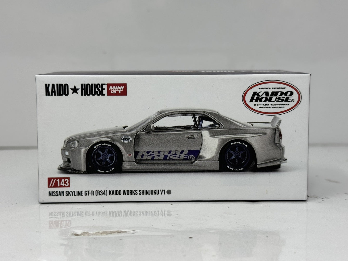 Kaido House Mini GT Nissan Skyline GT-R (R34) Kaido Works Shinjuku 1:64 Diecast