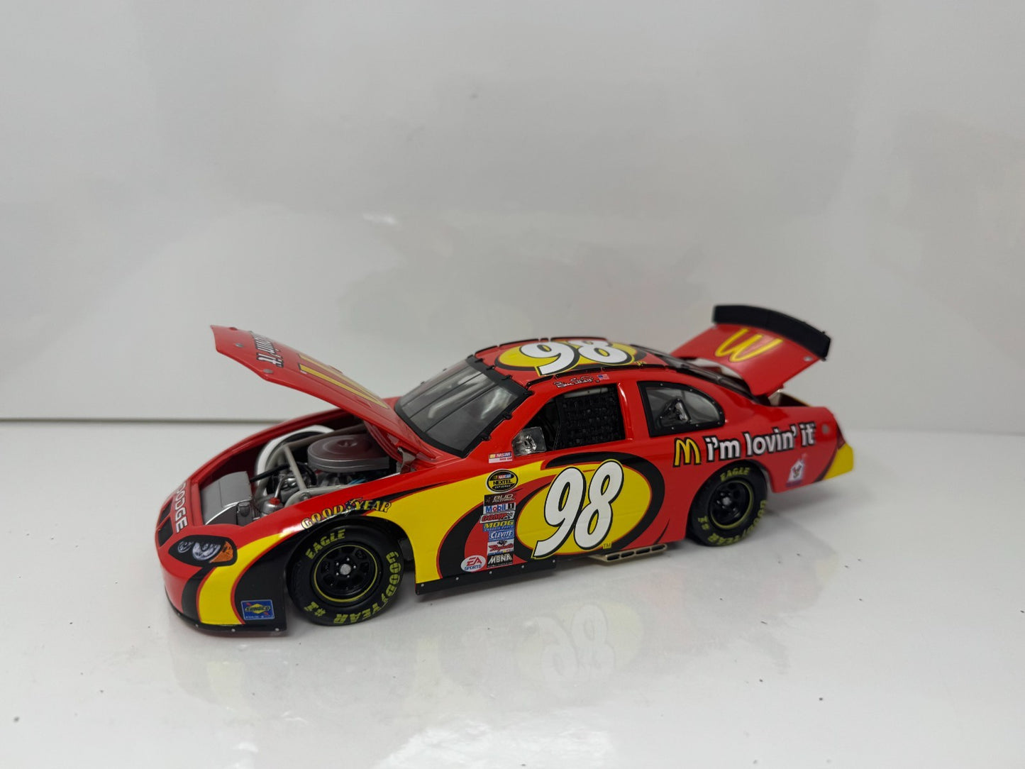 Action NASCAR Bill Elliott #98 McDonald's 2004 Dodge Intrepid 1:24 Diecast