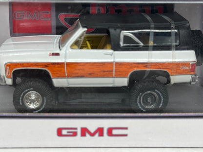 M2 Machines 1973 GMC Jimmy Sierra 4x4 1:64 Diecast