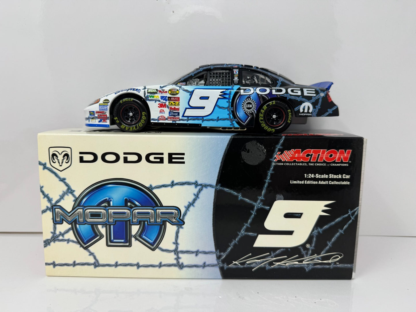 Action NASCAR Kasey Kahne #9 MOPAR 2004 Dodge Intrepid 1:24 Diecast