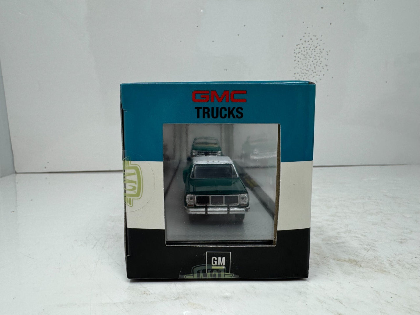 M2 Machines 1973 GMC Sierra 3500 & 1976 GMC Sierra Grande 15 1:64 Diecast