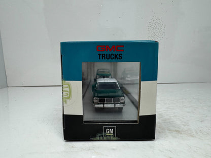 M2 Machines 1973 GMC Sierra 3500 & 1976 GMC Sierra Grande 15 1:64 Diecast