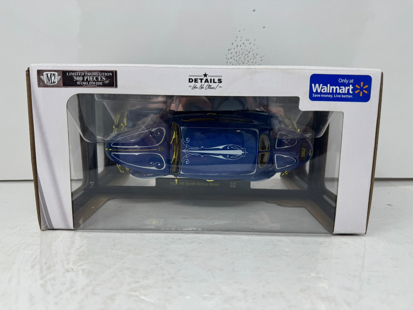 M2 Machines 1952 Volkswagen Beetle Deluxe Model CHASE 1:24 Diecast Gold Rims