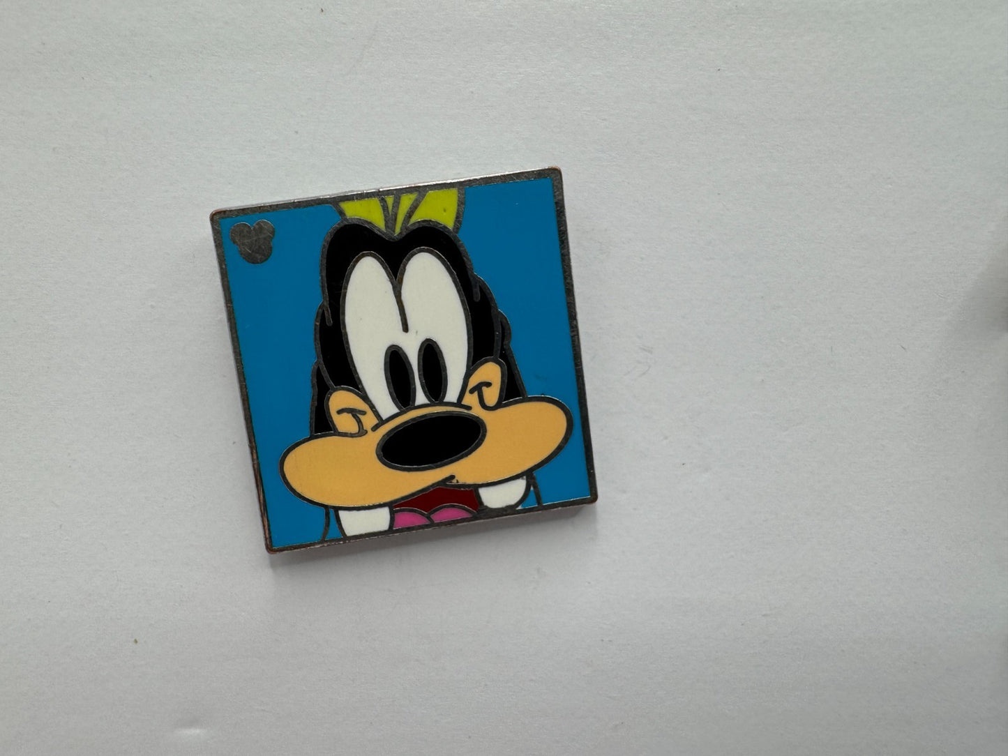 DLR Disney Goofy Character Faces Hidden Mickey Trading Pin DC2S8