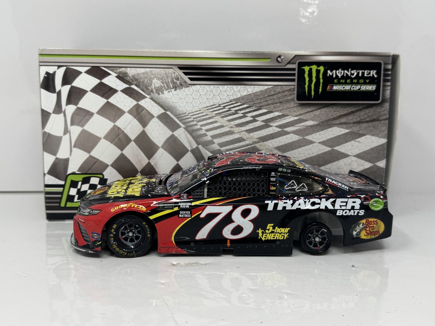 Lionel NASCAR Martin Truex Jr. #78 5-Hour Energy Sonoma Raced Win 1:24 Diecast