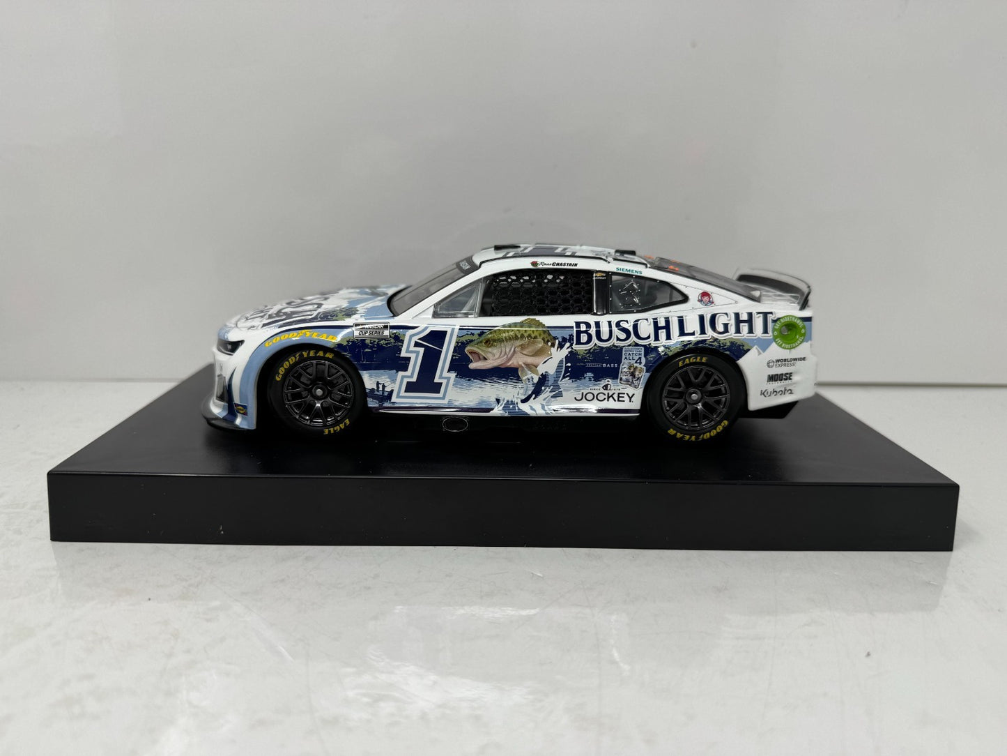Lionel Racing Nascar #1 Ross Chastain Busch Light Fishing Chevy Camaro ZL1 1:24 Diecast