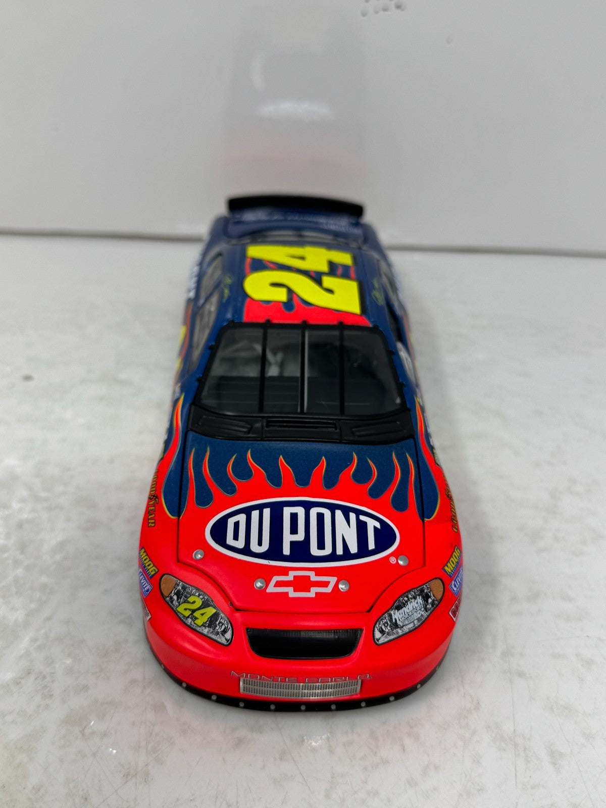 Action Nascar #24 Jeff Gordon DuPont NEXTEL Inaugural Season 2004 1:24 Diecast