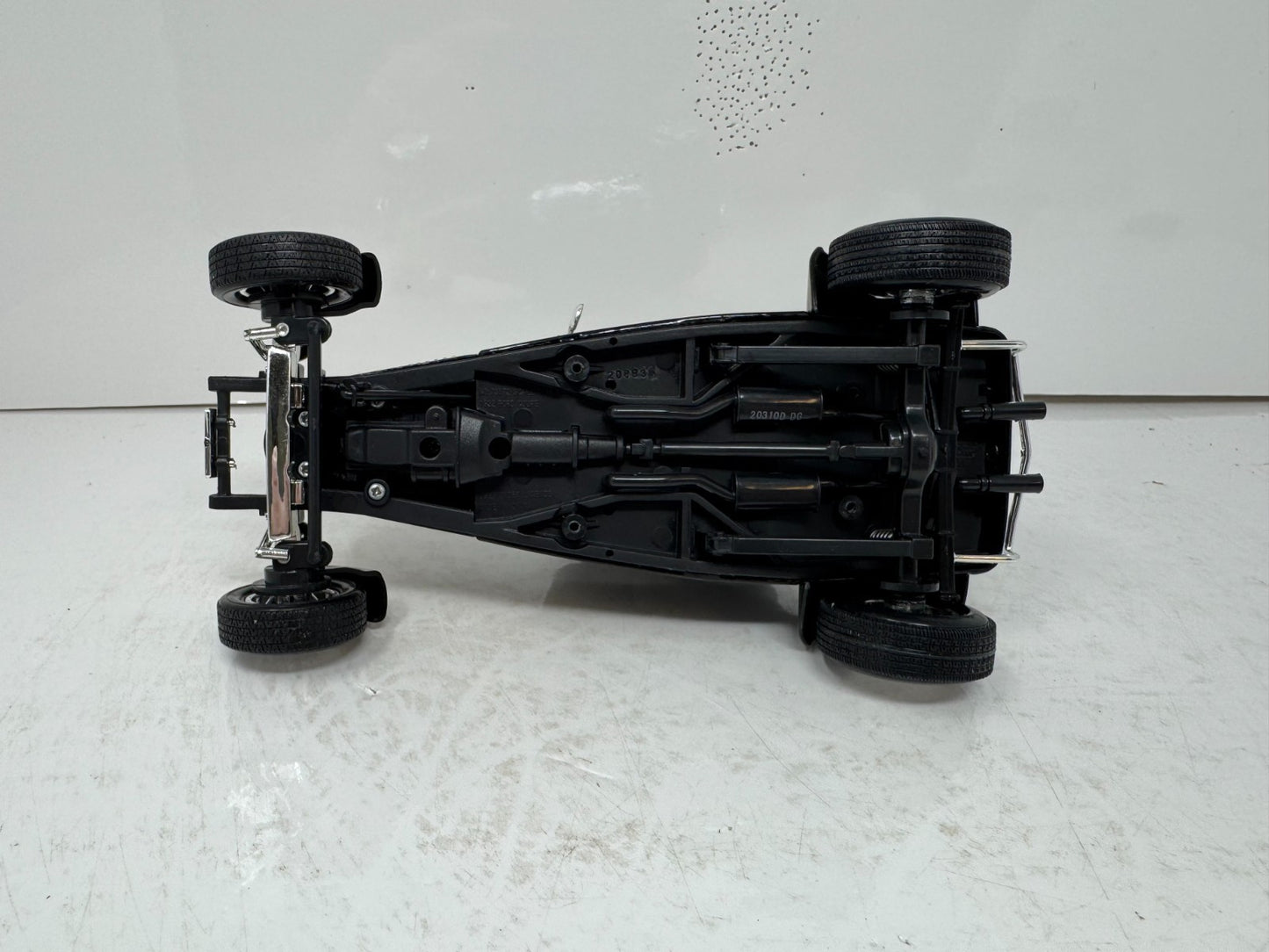 Motormax 1932 Ford Coupe Hot Rod Black w/ Flames 1:18 Diecast Car