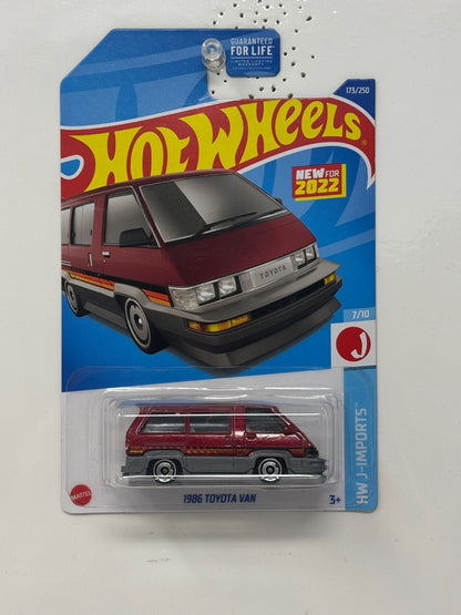 Hot Wheels J-Imports 1986 Toyota Van 1:64 Diecast Red
