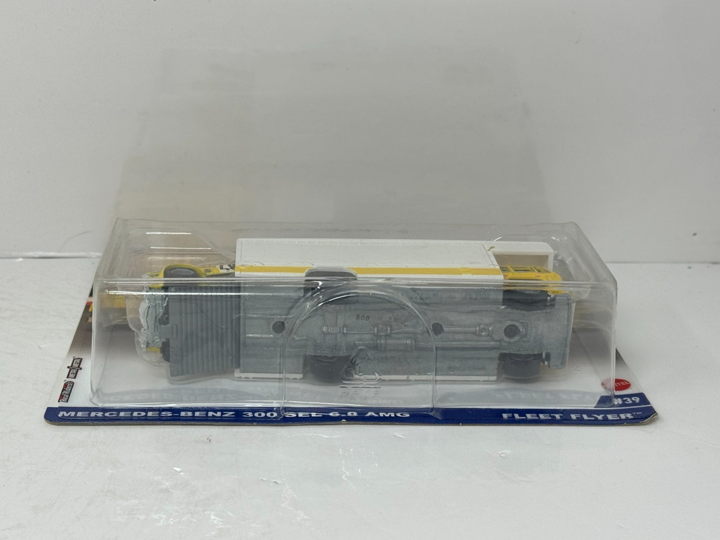 Hot Wheels Premium Team Transport #39 Mercedes-Benz 300 SEL 6.8 AMG 1:64 Diecast