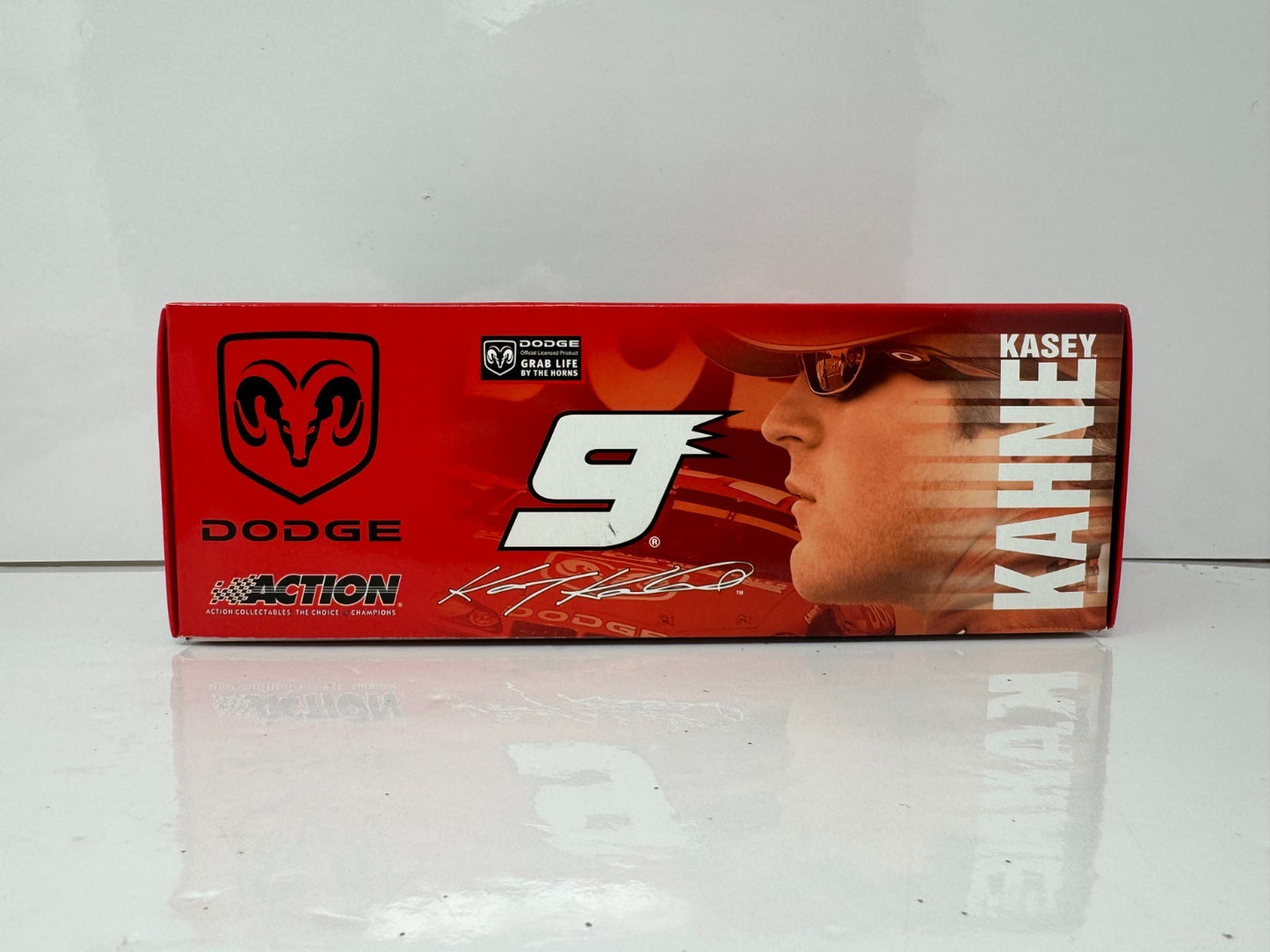Action NASCAR Kasey Kahne #9 Dodge Dealers 2005 Dodge Charger 1:24 Diecast
