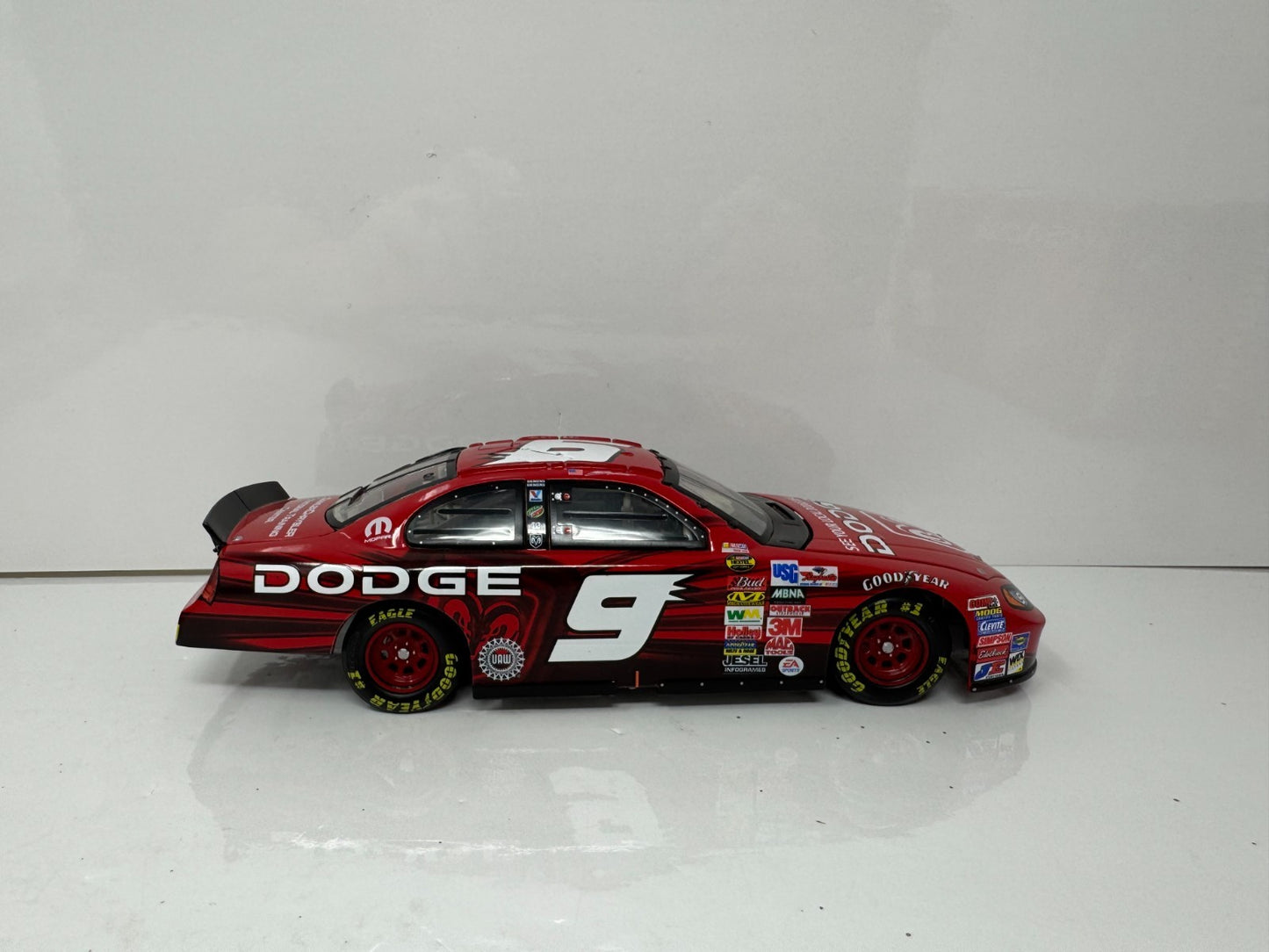 Action NASCAR Kasey Kahne #9 Dodge Dealers 2004 Dodge Intrepid BANK 1:24 Diecast