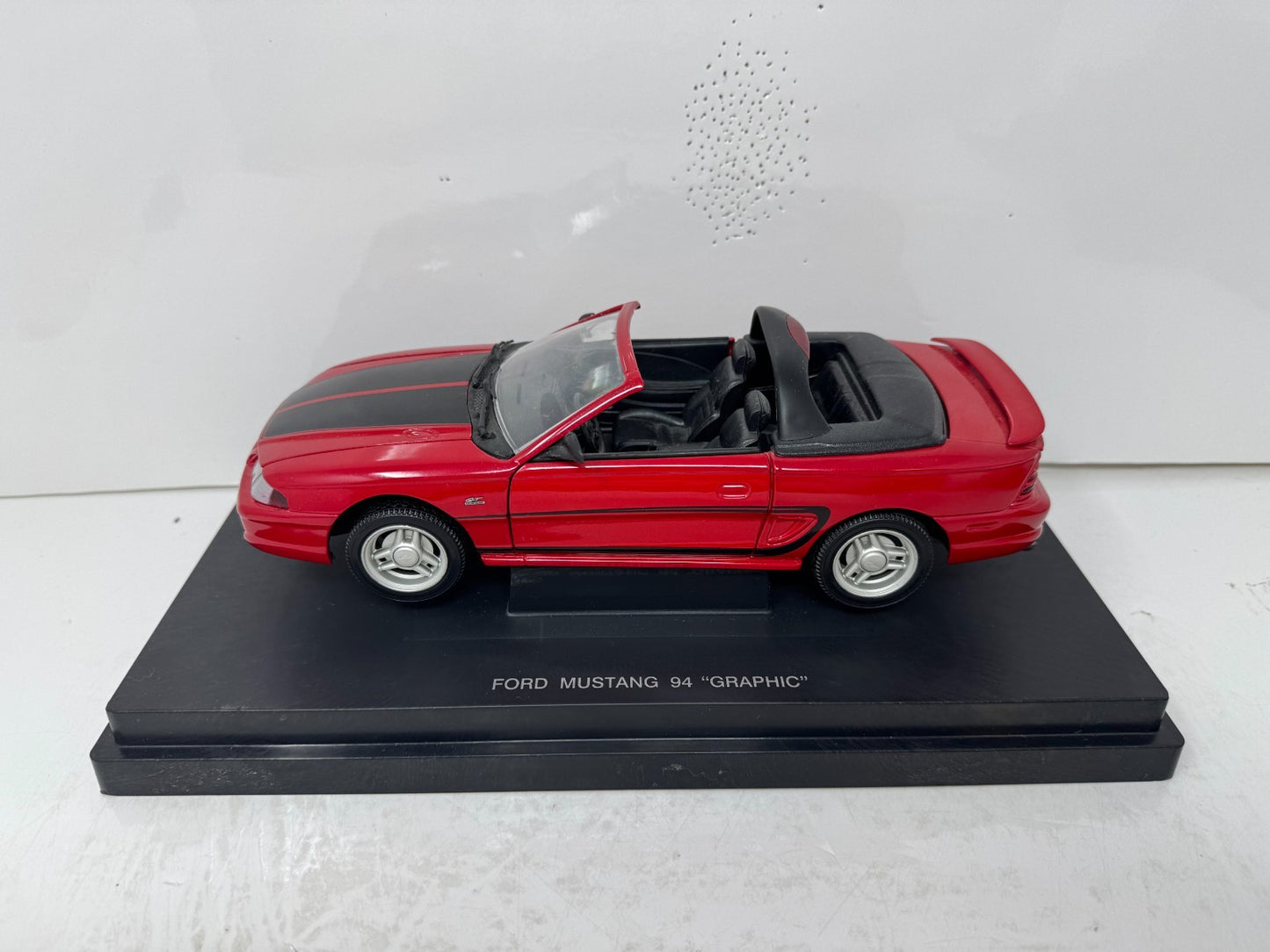 Eagle’s Race 1994 Ford Mustang GT "Graphic" 1:18 Diecast