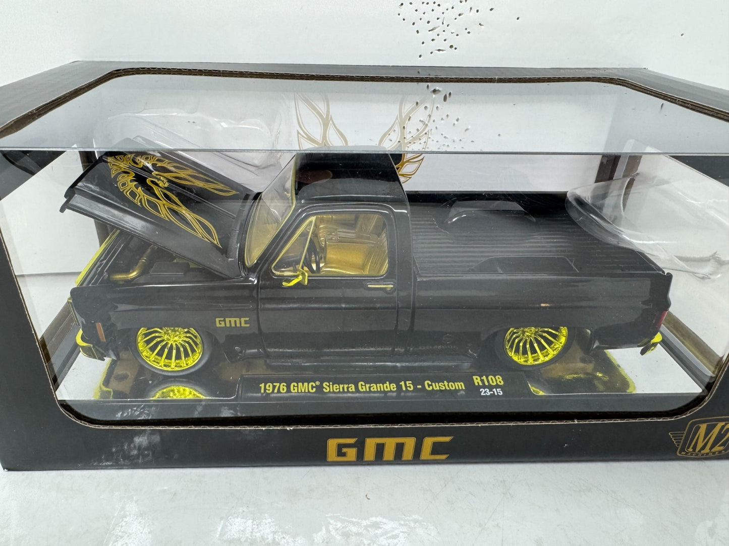 M2 Machines 1976 GMC Sierra Grande 15 Custom Pickup CHASE 1:24 Diecast Trans Am