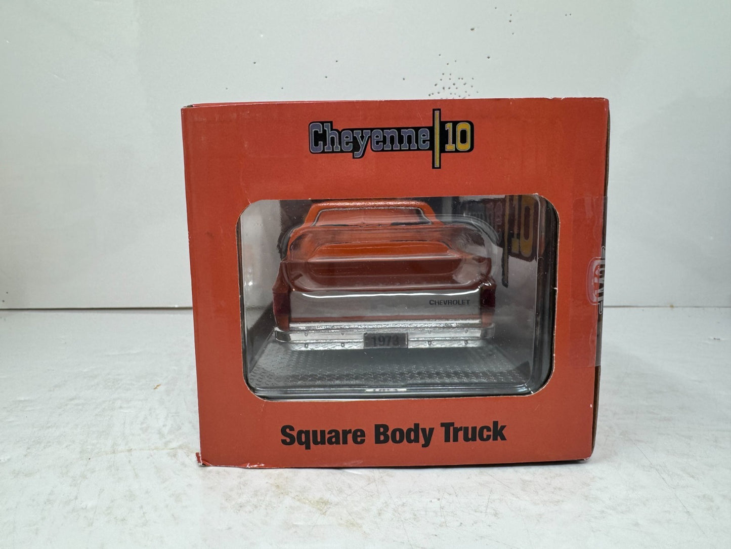 M2 Machines Square Body Truck 1973 Chevrolet Cheyenne 10 1:24 Diecast