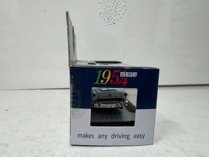 M2 Machines Auto Thentics 1954 Mercury Sun Valley 1:64 Diecast