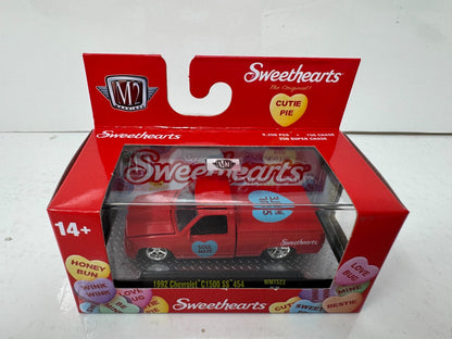 M2 Machines Sweethearts 1992 Chevrolet C1500 SS 454 1:64 Diecast