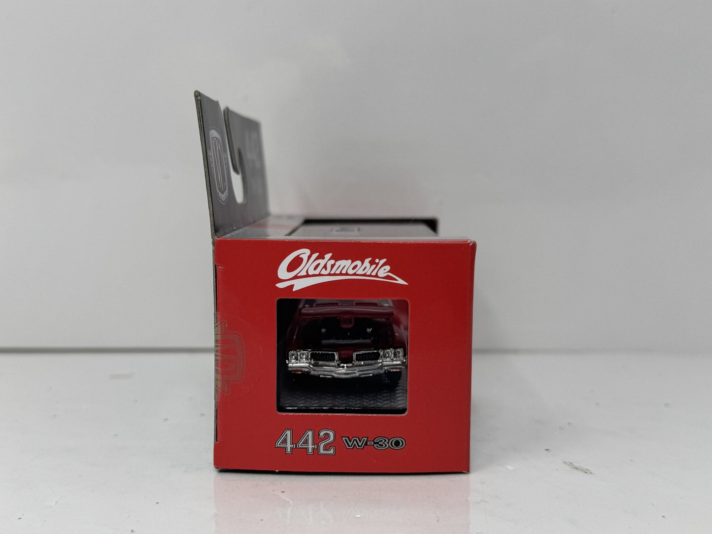 M2 Machines 442 W-30 1970 Oldsmobile Cutlass 442 W-30 1:64 Diecast