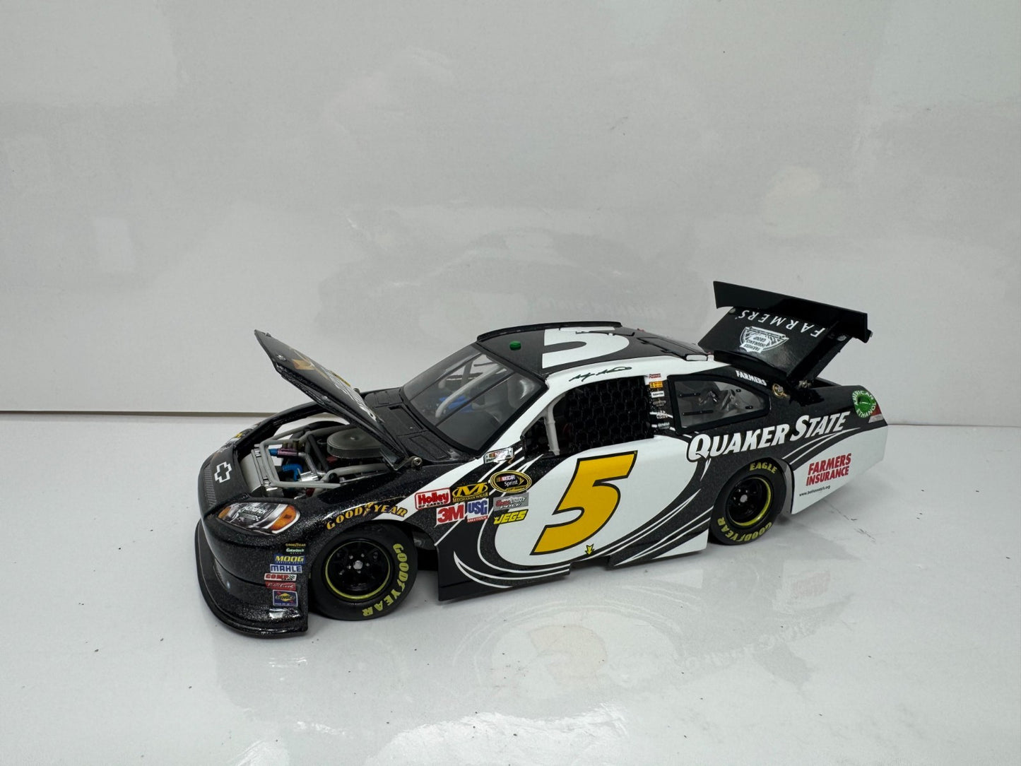 Lionel NASCAR Kasey Kahne #5 Quaker State Galaxy 2012 Chevy Impala 1:24 Diecast