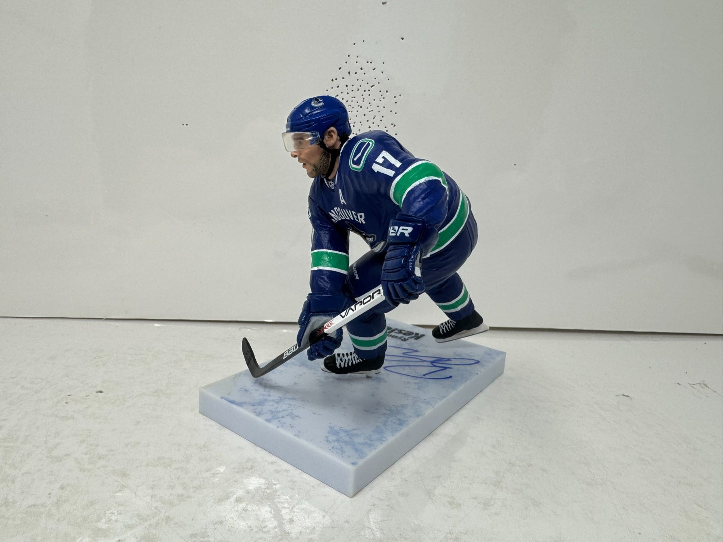 McFarlane NHL Ryan Kesler Vancouver Canucks Figure Auto Signed