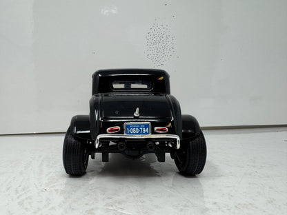 Motormax 1932 Ford Coupe Hot Rod Black w/ Flames 1:18 Diecast Car