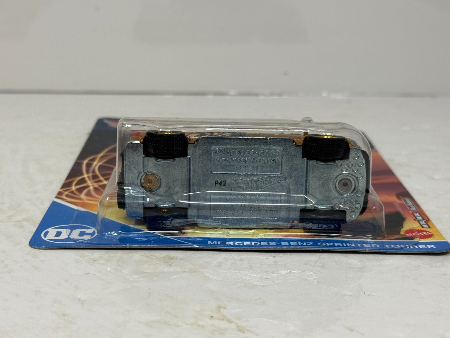 Hot Wheels Premium DC Wonder Woman Mercedes-Benz Sprinter Tourer 1:64 Diecast