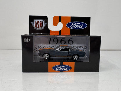 M2 Machines 1966 Ford Mustang 2 + 2 1:64 Diecast
