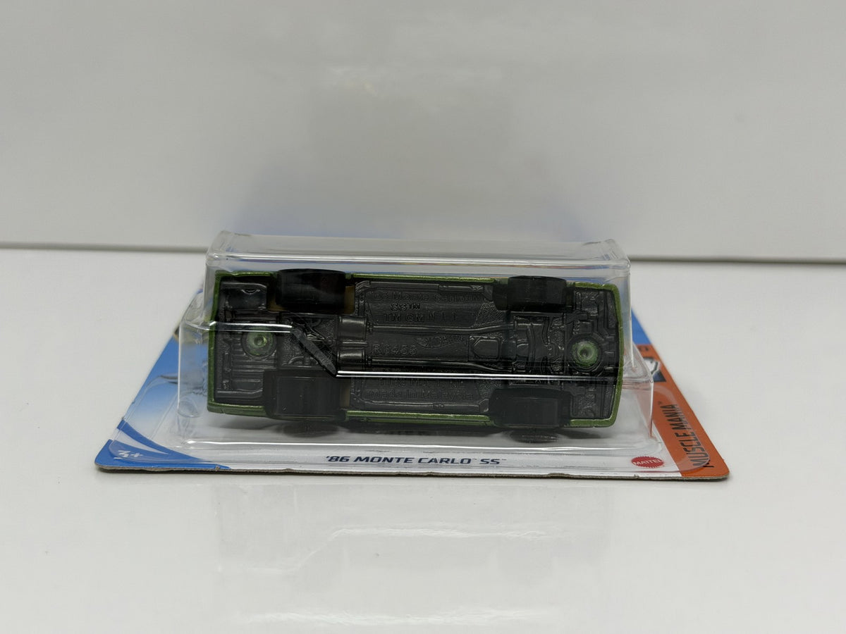 Hot Wheels Muscle Mania 1986 Chevrolet Monte Carlo SS 1:64 Diecast Green