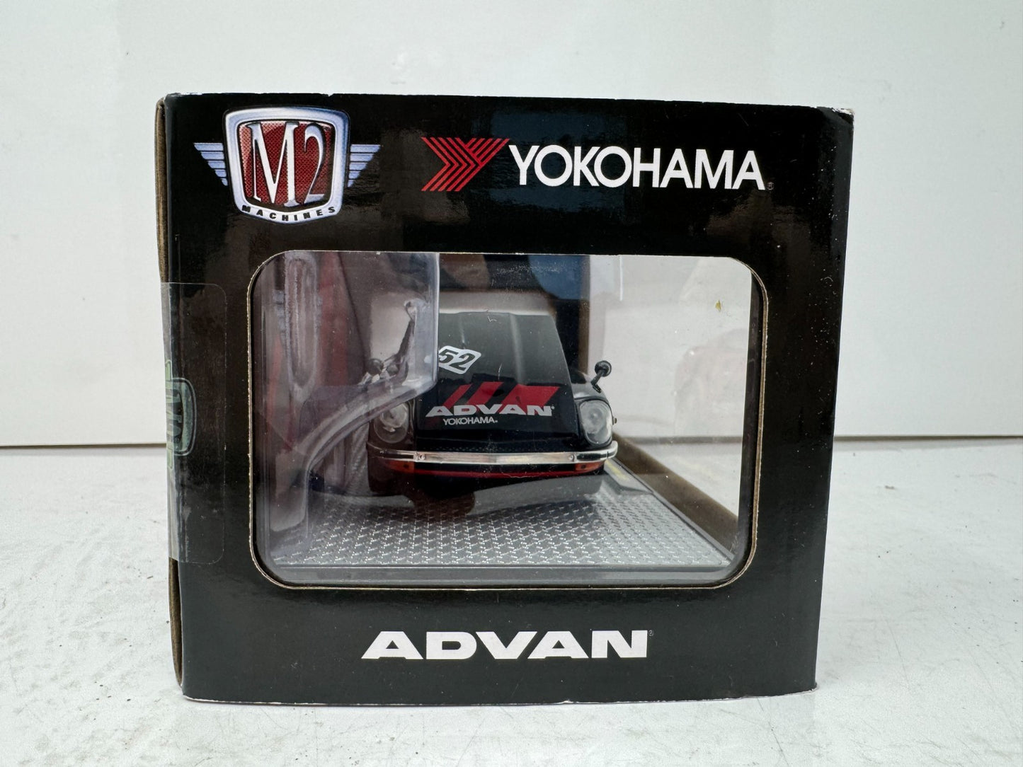 M2 Machines 1970 Nissan Fairlady Yokohama Advan 1:24 Diecast Limited Edition